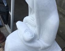 Стилизованная статуя для памятника посвященная врачу-акушеру.  Белый мрамор. Размер 1,2 м.